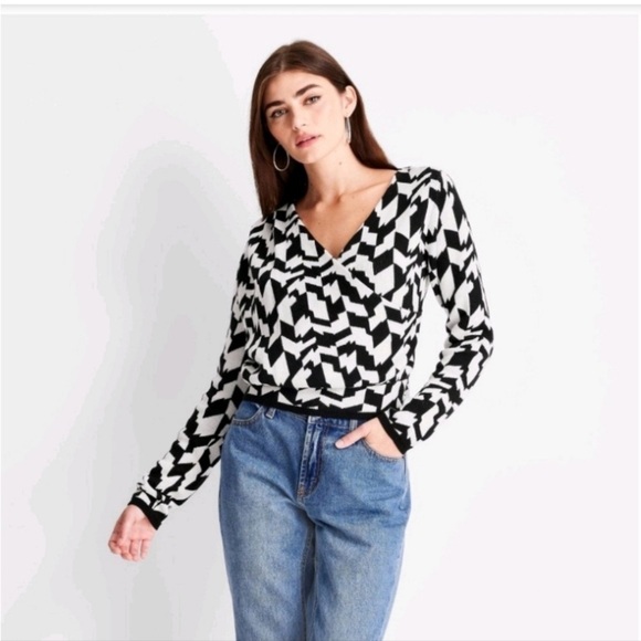 Women's Asymmetrical V-Neck Pullover Crop Sweater - Future Collective new - Picture 1 of 9